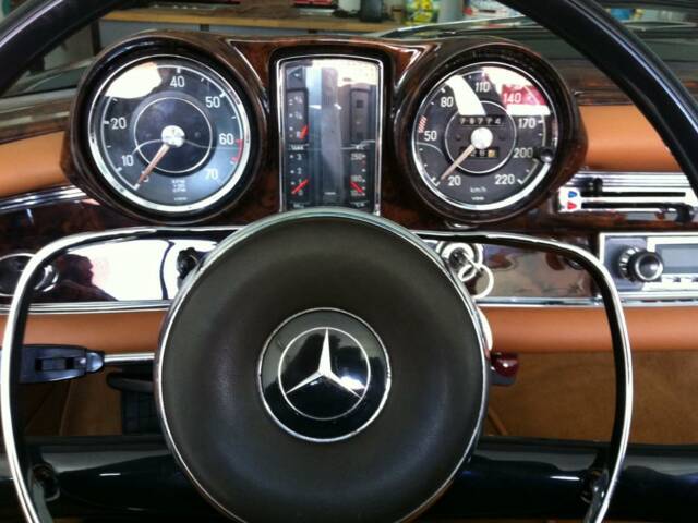 Mercedes-Benz 250 SE