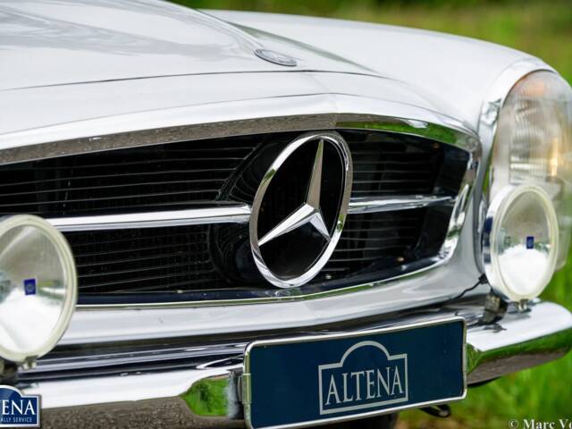 Mercedes-Benz 230 SL