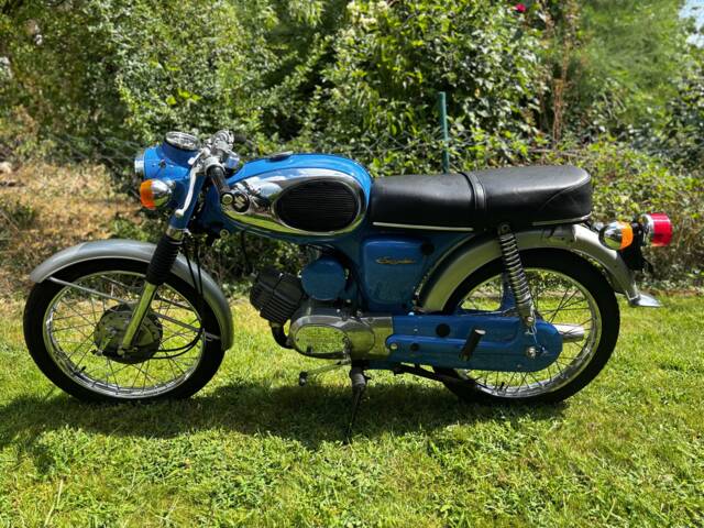 Suzuki A 100