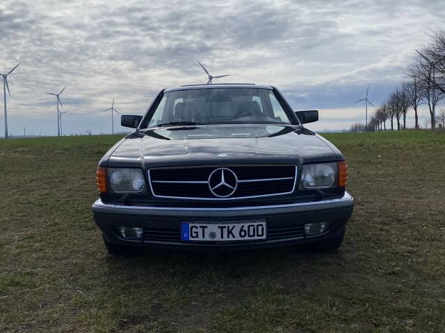 Mercedes-Benz 560 SEC - Eine Reisewagen, der auch heute noch begeisterte Blicke auf sich zieht.