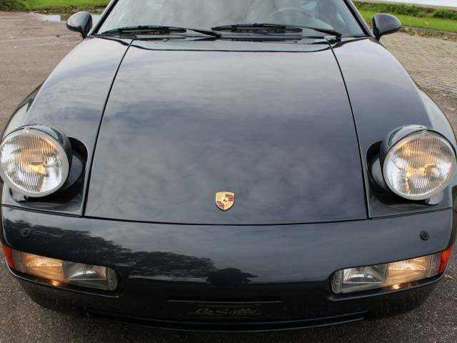Porsche 928 S4