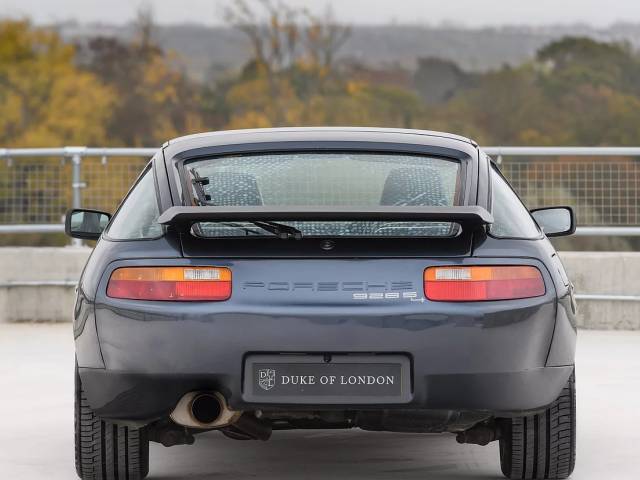 Porsche 928 S4
