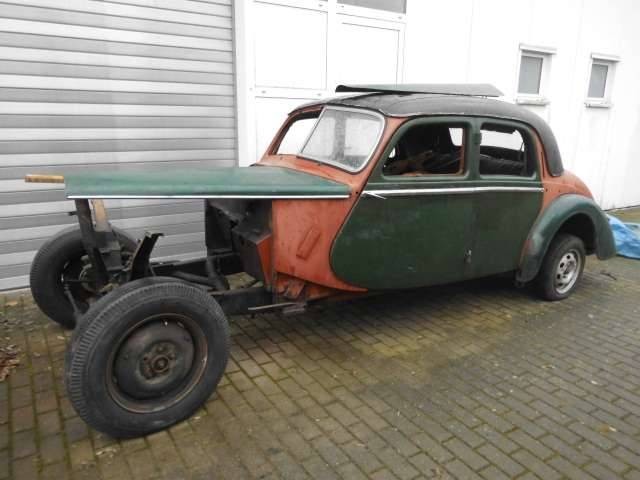 Image 1/9 of Riley 2.5 Litre RMF (1953)