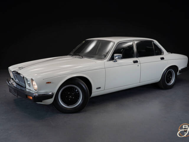 Bild 1/22 von Jaguar XJ 12 (1986)