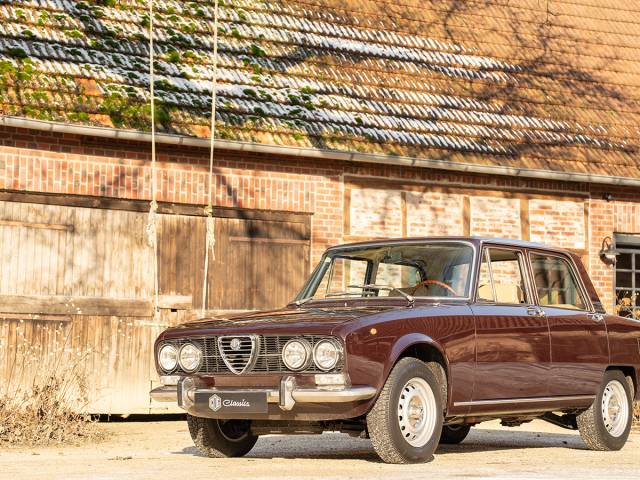 Image 1/49 de Alfa Romeo 2000 Berlina (1973)