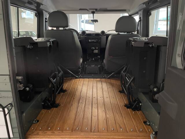 Land Rover Defender 90