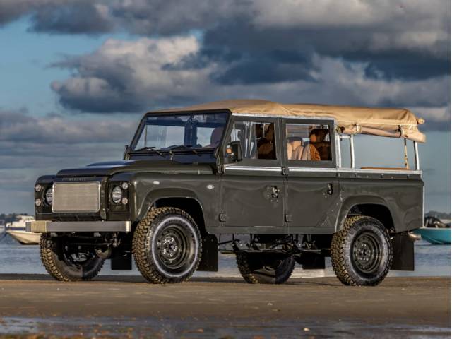 Image 1/11 of Land Rover Defender 110 (2012)