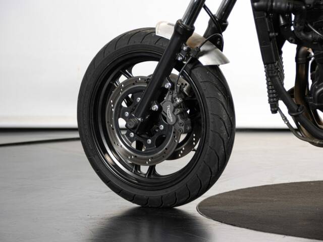 Triumph Trident 900