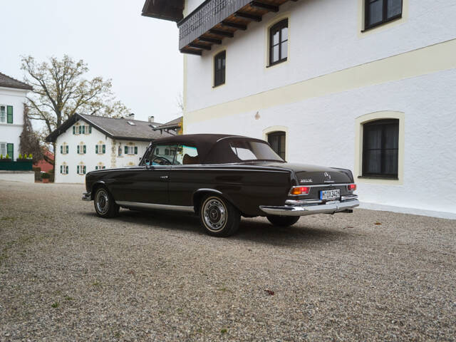 Mercedes-Benz 280 SE