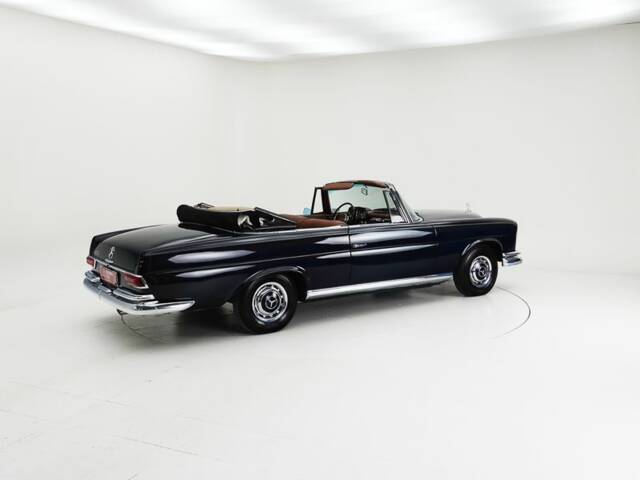 Mercedes-Benz 220 SE b