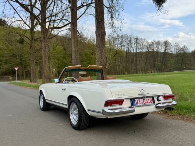 Mercedes-Benz 280 SL