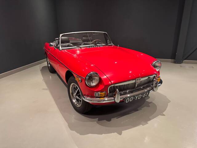 Image 1/49 of MG MGB (1977)