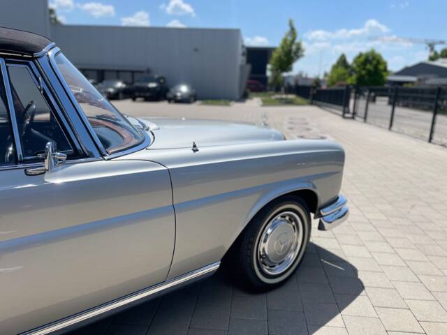 Mercedes-Benz 250 SE