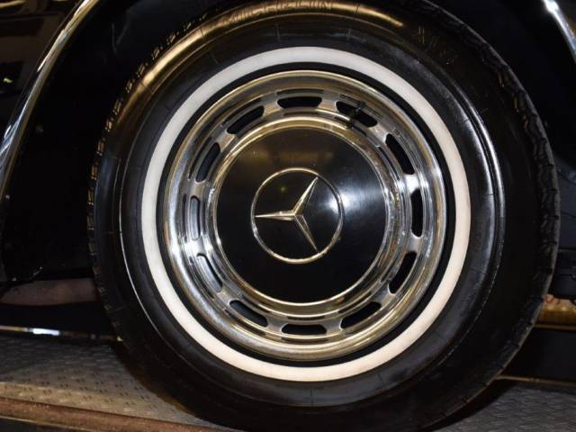 Mercedes-Benz 600