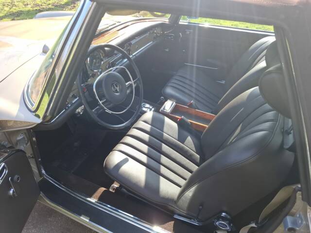 Mercedes-Benz 280 SL