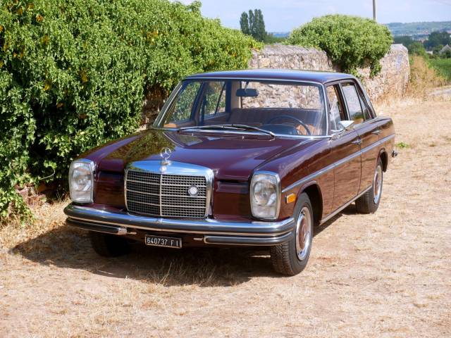 Mercedes-Benz 220
