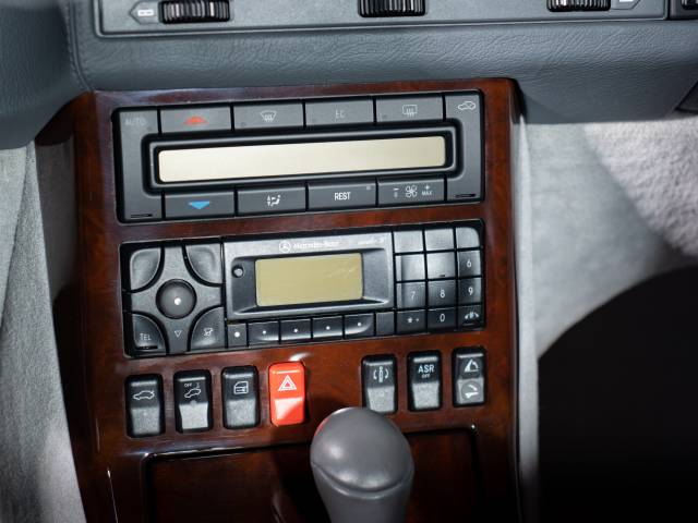 Mercedes-Benz SL 320