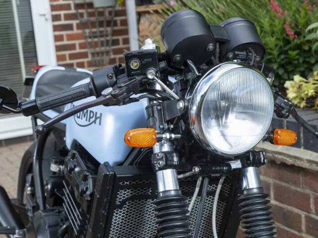 Triumph Daytona 900