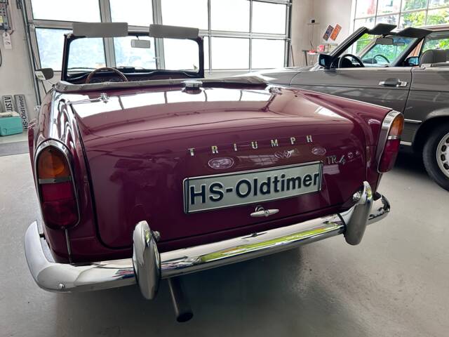 Triumph TR 4
