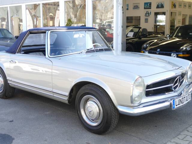 Mercedes-Benz 230 SL