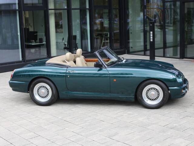 MG RV8