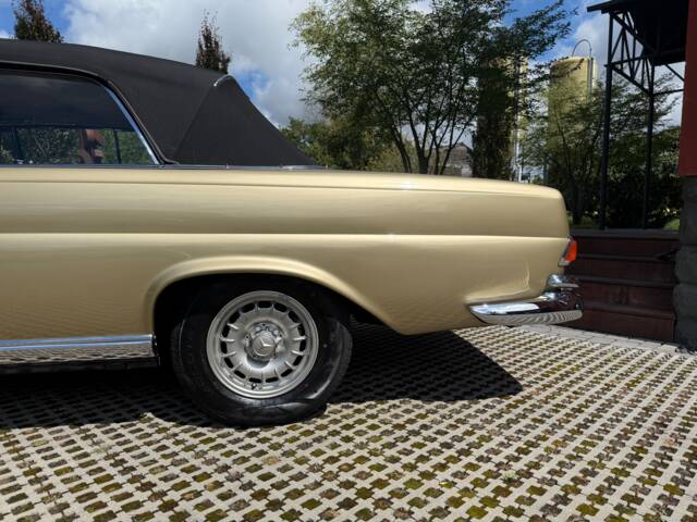 Mercedes-Benz 280 SE
