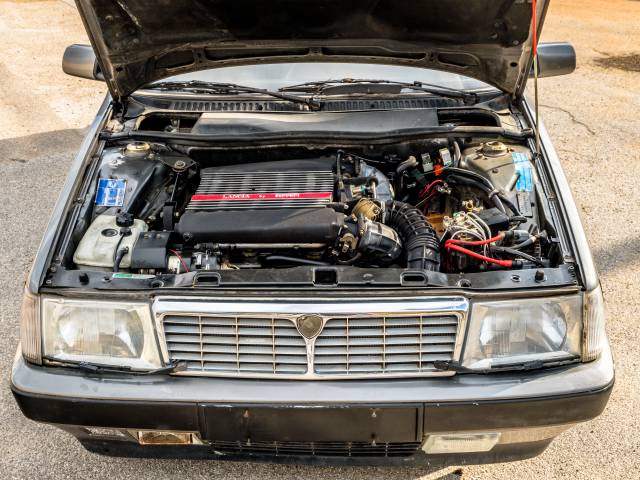 Lancia Thema 8.32