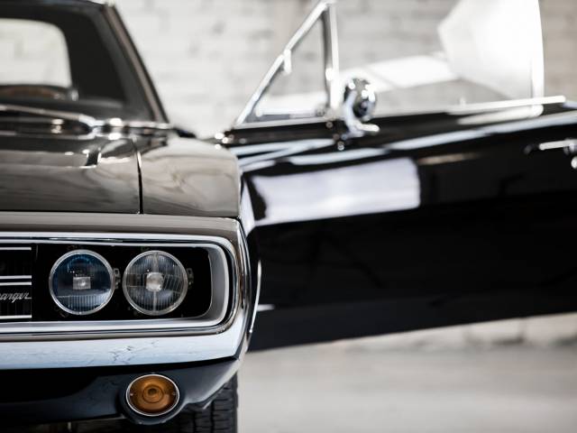 Dodge Charger 318