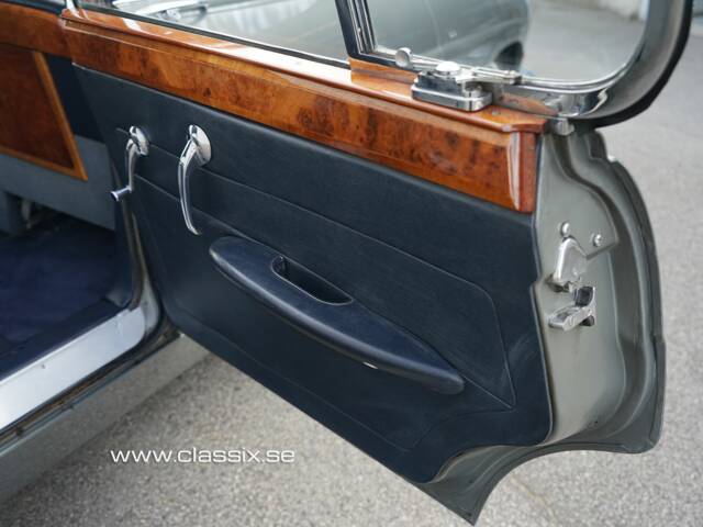 Jaguar Mk X 3.8