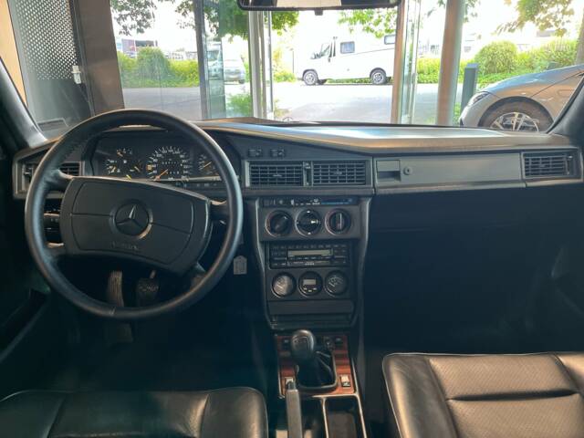 Mercedes-Benz 190 E 2.3-16