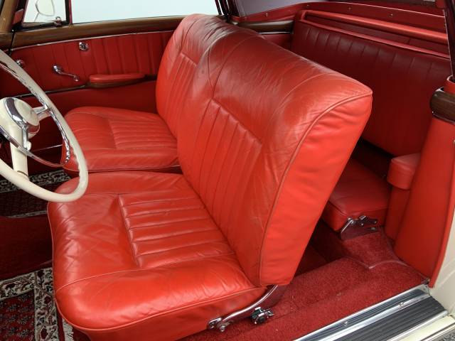 Mercedes-Benz 220 S Cabriolet