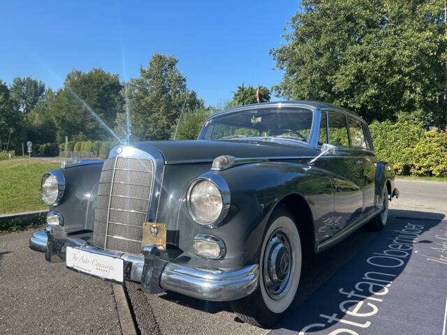 Mercedes-Benz 300 d