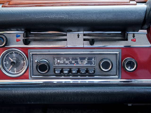 Mercedes-Benz 280 SL