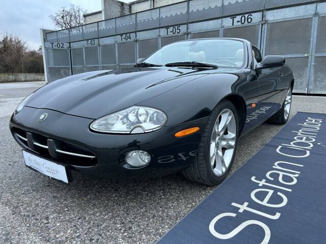 Image 1/35 de Jaguar XK8 4.0 (2002)