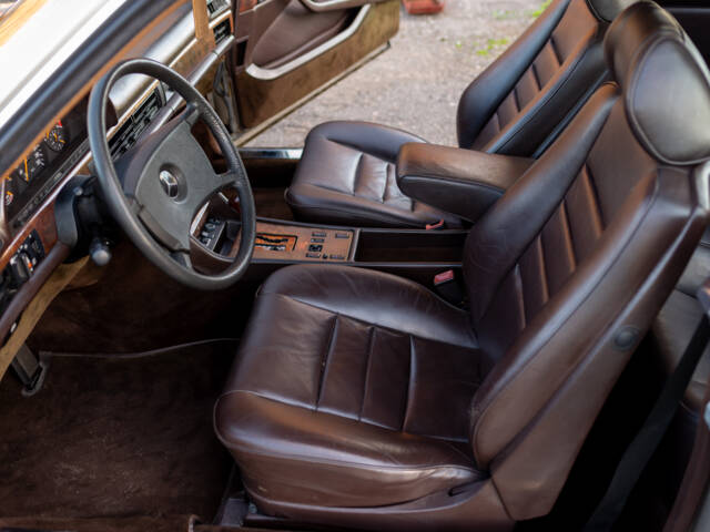 Mercedes-Benz 560 SEC