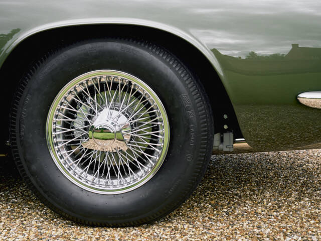 Aston Martin DB 6 Mk II