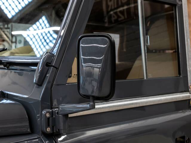 Land Rover Defender 90