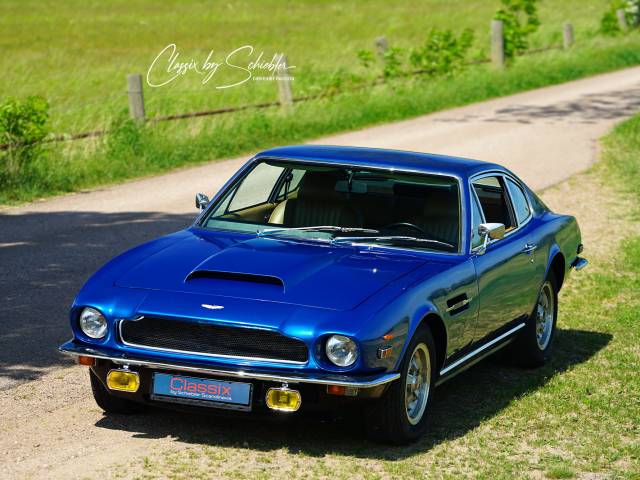 Aston Martin V8