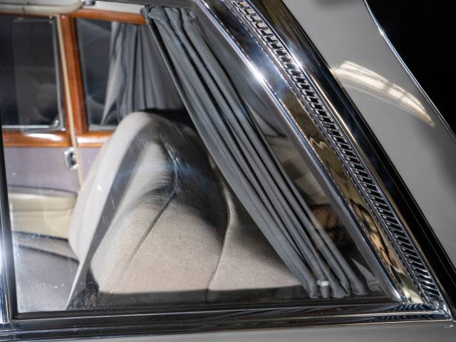 Mercedes-Benz 600