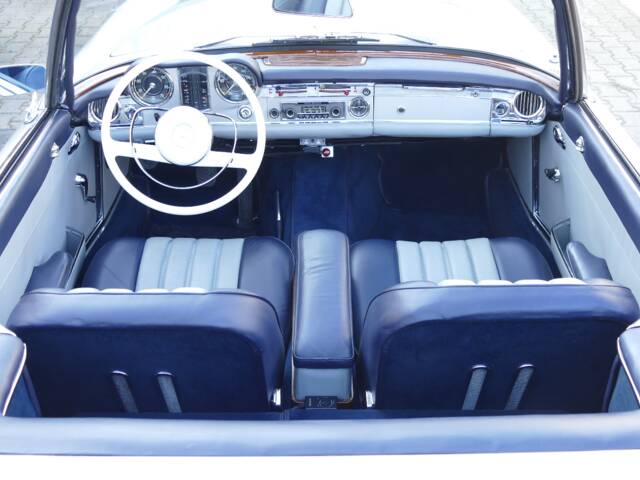 Mercedes-Benz 230 SL