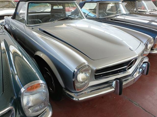 Mercedes-Benz 230 SL