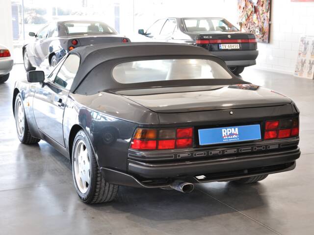 Porsche 944 S2