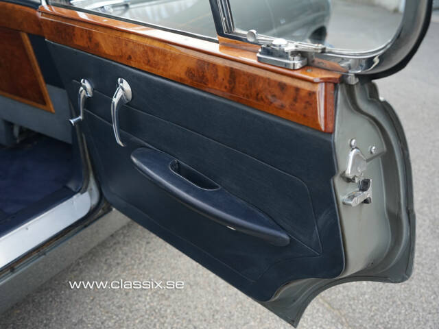 Jaguar Mk X 3.8