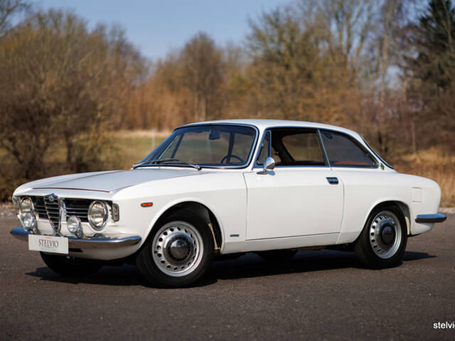 Alfa Romeo Giulia 1600 Sprint GT Veloce