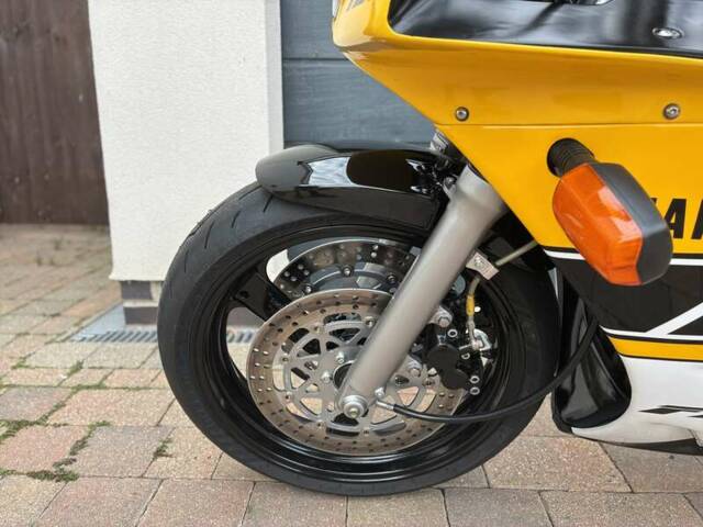 Yamaha FZR 400