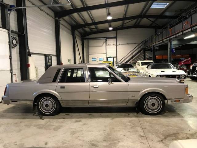Lincoln Town Car