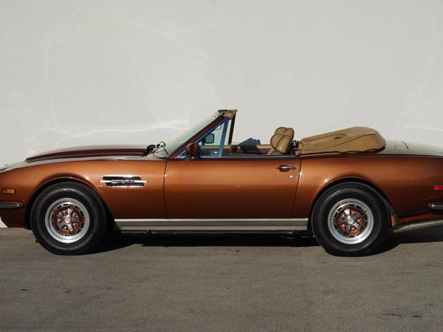 Aston Martin V8 Volante
