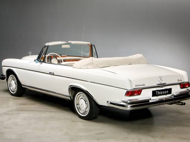 Mercedes-Benz 300 SE