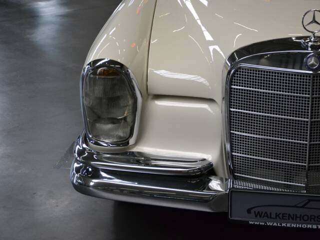 Mercedes-Benz 250 SE