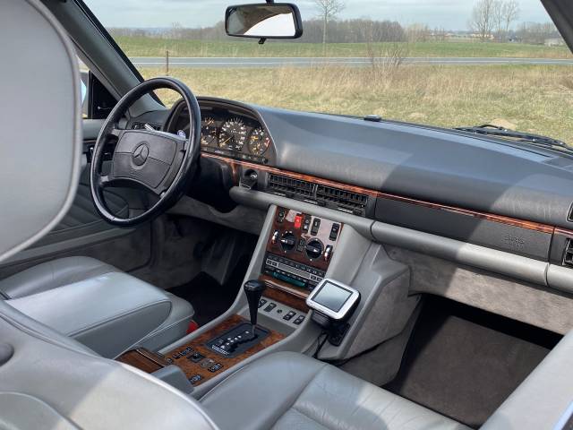 Mercedes-Benz 560 SEC - Bitte nehmen Sie Platz...